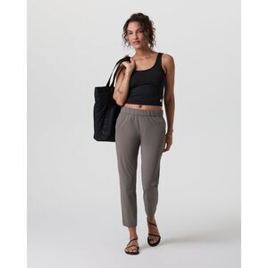 Vuori Women’s Miles Ankle Pant In The Color Chia Size S